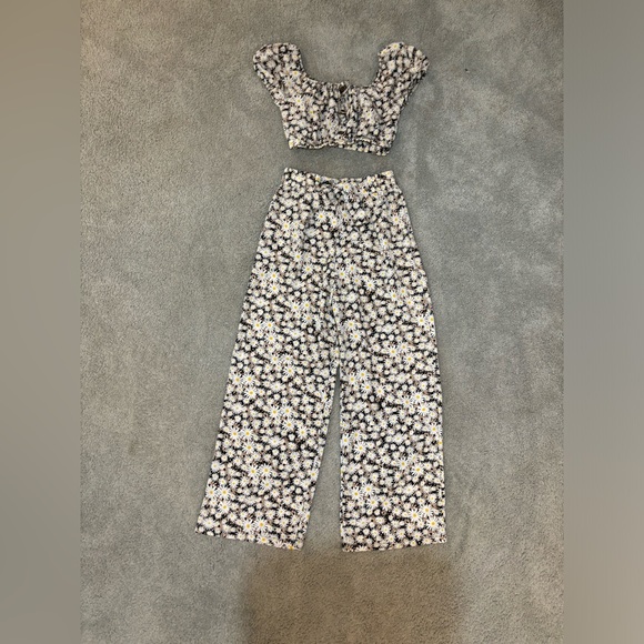 Two piece flowered outfit - Picture 1 of 4